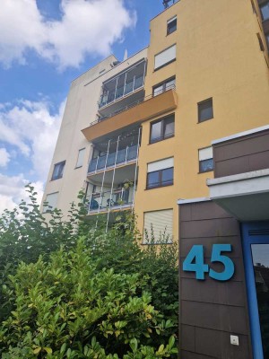 (PAUSIERT!) Frisch modernisierte 2-Zimmer-Traumwohnung mit Balkon, Garage & hochwertiger Ausstattung