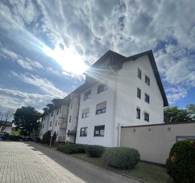 Gemütliche & Helle 1,5 Zimmerwohnung  Balkon + Stellplatz inkl. und Blick ins Grüne