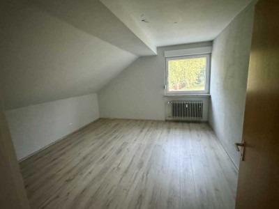 Dachgeschosswohnung mit drei Zimmern in Pfinztal-Berghausen