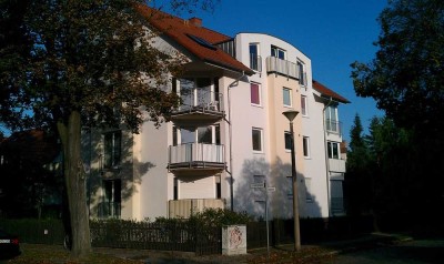 2-Raum-Wohnung mit Küche +  Balkon in Villenlage