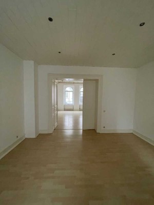Exklusive 2-Zimmer-Souterrain-Altbauwohnung in Düren