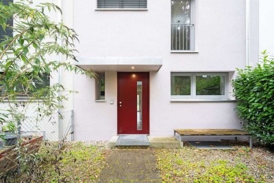 Optik und Technik in Bestform! Neuwertiges Reihenhaus mit Garten und Dachterrasse