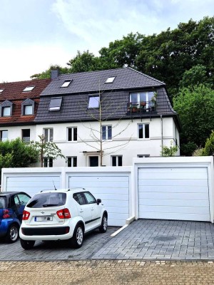 BIK: Hochwertige 4-Zi-Wohnung für gehobene Ansprüche! Sanierter Altbau in grüner Lage!