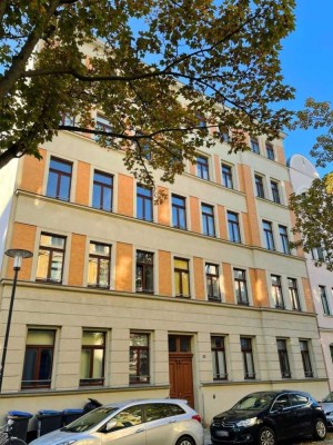 Gut geschnittene 3-Zimmer-DG-Wohnung mit EBK und Süd-Balkon in der südl. Innenstadt
