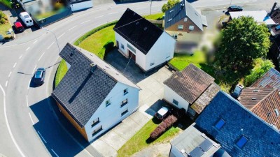 Charmantes und gepflegtes Wohnhaus mit viel Platz, großem Grundstück und vielseitigen Nebengebäuden