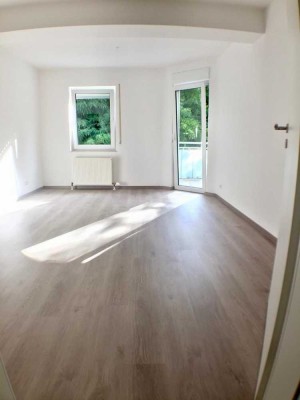 2 Zi-Whg, Designer-Küche, Balkon, Keller, Duplex