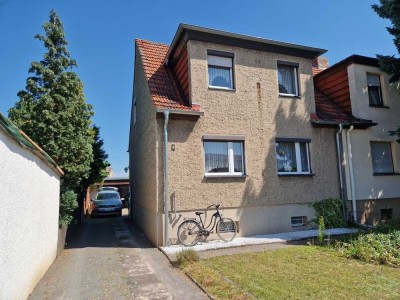 Doppelhaushälfte mit Nebengelass in Haldensleben