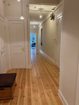 Traumhaft sanierte 6-Zimmer-Altbau-Wohnung in St. Georg zu mieten!