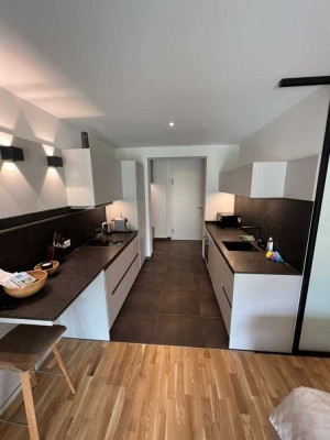 Geschmackvolle, neuwertige 2-Raum-Wohnung mit gehobener Innenausstattung mit EBK in Remshalden