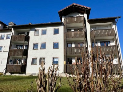 RENOVIERTE 3 ZIM. WOHNUNG !  - GROßER BALKON - KELLERRAUM - KFZ-STELLPLATZ - ZENTRALE LAGE