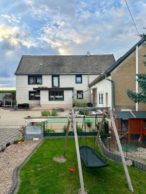 Viel Platz für Familien - 4 Seitenhof mit wunderschönem Garten und Pool zu verkaufen!