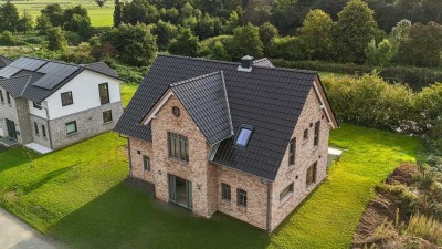 Exklusives Einfamilienhaus am Wasser - Design trifft Wärme und Natur