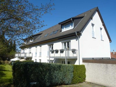 Waldnah. Helle 3- Raum- Dachgeschosswohnung im Grünen.
