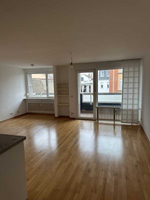 Moderne 1-Zimmer Wohnung im 3. OG mit Balkon in Offenbach Stadtmitte