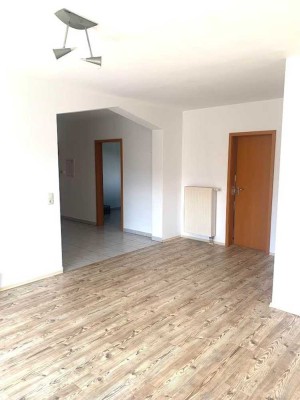 4-Zi-Wohnung mit EBK und Balkon in Osthofen frei ab 1.8.25