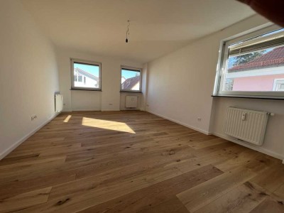Moosach- schöne, ruhige, helle, große  1 Zi  Whg, Parkett Wohnküche saniert,  neue EBK  U-Bahn