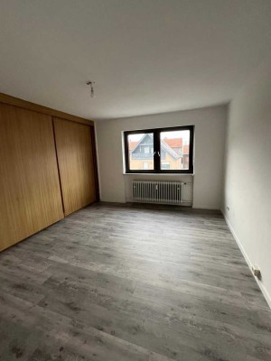 Erstbezug nach Renovierung mit Balkon und EBK: Attraktive 3-Zimmer-Wohnung in Hatzenbühl