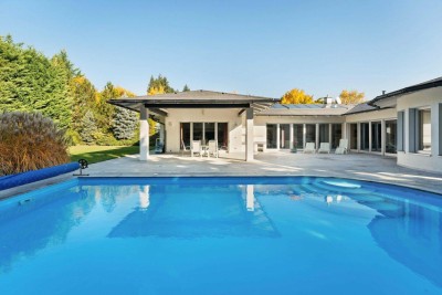 EXTRAVAGANTER BUNGALOW im VILLENVIERTEL! Loftfeeling mit uneinsehbarem Garten, Pool und Wellnessbereich