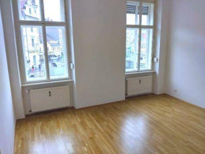 Heller 3 ZIMMER-Altbau, neuwertige Einbauküche, größeres Bad mit Dusche und WC, WG-tauglich!