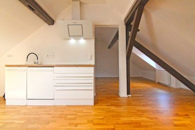 Charmante Dachgeschosswohnung in saniertem Fachwerkhaus – Rheinbischofsheim