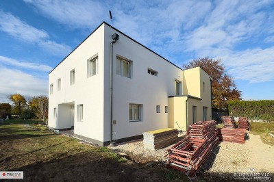 NEU! ++ 5 ZIMMER ++ 152,50 m² WOHNNUTZFLÄCHE + 2 BALKONE + TERRASSE + EIGENGARTEN + 2 PKW Stellplätze ++