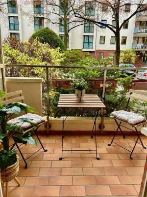 Möblierte 2 Zimmer Design Wohnung - mit sicherem Parkplatz