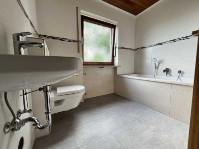 4-Zimmer-Wohnung Erstbezug nach Sanierung: Homeoffice mit Bergblick in Dietramszell