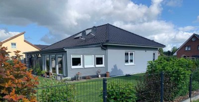 TOP Lage - Wunderschöner BUNGALOW mit Wintergärten und großer Terrasse in Lamstedt