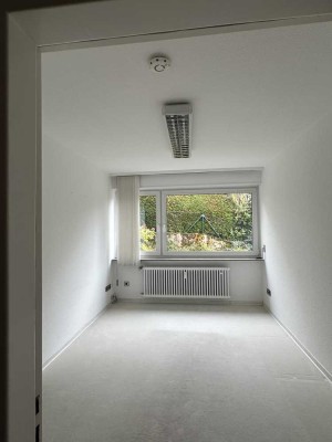 Helles WG Zimmer in neuer WG in Stuttgart Vaihingen, Top Lage! 1 min zur S-Bahn Haltestelle