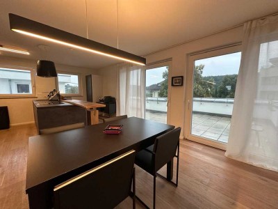 Luxuriöse Penthouse-Wohnung mit moderner Einbauküche, Dachterrassen, Aufzug, TG-Stellplatz u.v.m