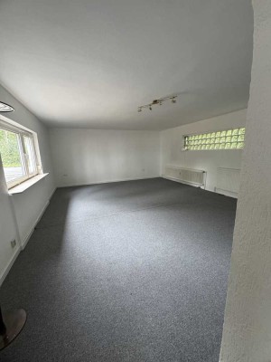 Barrierefreie 90 m² Wohnung in Hofheim mit Parkplatz und Garten