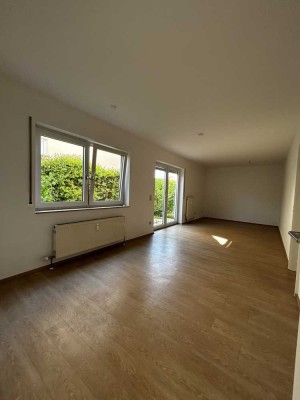 � Frisch renovierte 2-ZKB-Souterrainwohnung mit Garten & Stellplatz in Wörrstadt