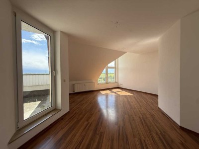 Lichtdurchflutete Maisonette Wohnung mit Balkon und Blick ins Grüne / Am Markt 3
