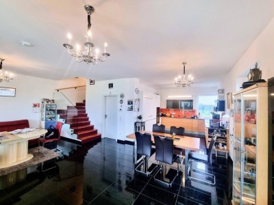 Wohngenuss nahe Wien – 6 Zimmer, Terrasse, Garten, Wintergarten &amp; zwei Stellplätze