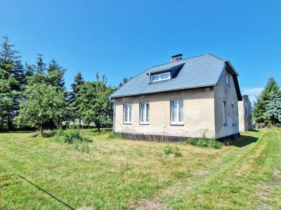 Grundstück in Ortsrandlage mit stark sanierungsbedürftigen Einfamilienhaus