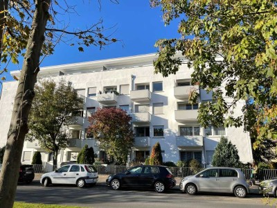 Freundliche, helle Wohnung mit Balkon, EBK...