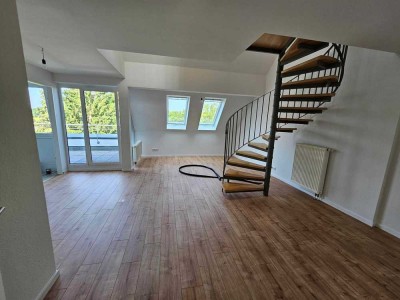 Helle schöne renovierte 4-Zimmer-Maisonette-Wohnung mit Dachterrasse in Köln-Dünnwald