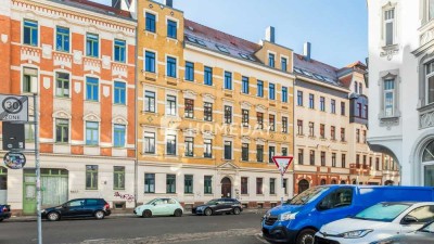 Gemütliche 2-Zimmer-Wohnung mit eigener Terrasse und Abstellkammer im sanierten Denkmalhaus