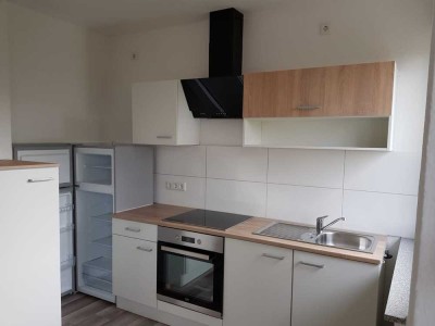 Zweitbezug nach Sanierung: Zentral, aber ruhig gelegene, 2-Zimmer-Wohnung, 1. OG mit EBK