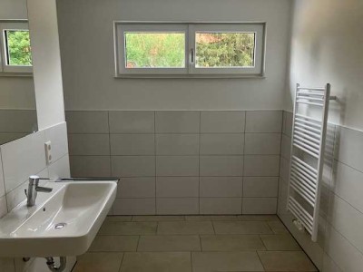Neuwertige 3-Raum-Erdgeschosswohnung mit EBK, Terrasse und Gartenanteil