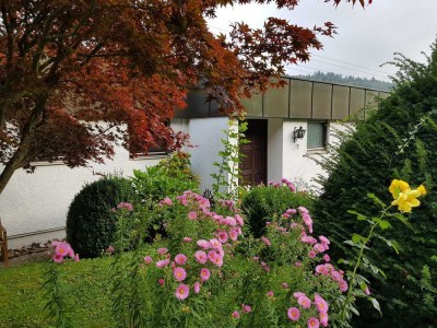 Großzügiges Einfamilienhaus mit Einliegerwohnung in einmaliger Aussichtslage in Murrhardt