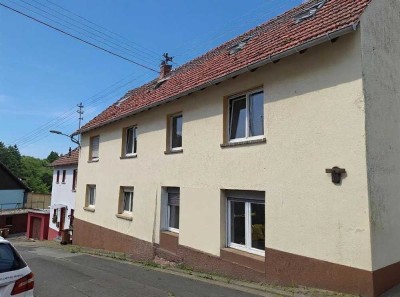Erstbezug nach Sanierung: idyllisches Wohnen in einer 5,5-Zimmer-Wohnung mitten in Natur