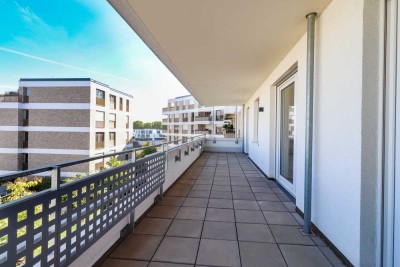 Sonnenlicht, Stil und Komfort – elegante Etagenwohnung mit zwei Loggien und moderner Markenküche