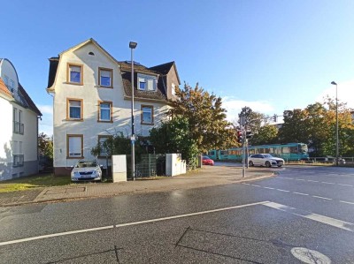 Zentrale Altbau-Wohnung mit Tageslichtbad direkt an der U3