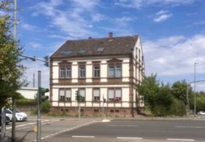 Großzügige 3 ZKB Altbau-Wohnung
