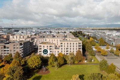 Helle 4-Zimmer-Wohnung in Frankfurt mit Loggia, Skyline- und Parkblick