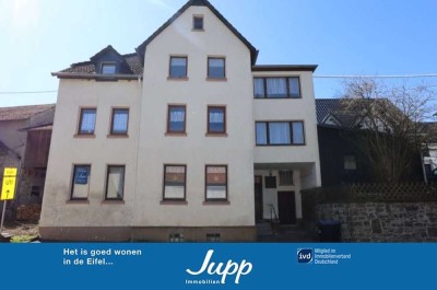 Geräumiges Mehrfamilienhaus mit ehem. Ökonomiegebäude als Doppelgarage genutzt, Bongard (6)