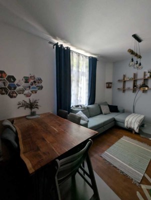 Dein Traumstart in Stuttgart-Süd: Helle, Möblierte 4-Zimmer-Wohnung mit Herz!