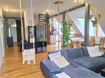 MIETE! Moderne Dachgeschosswohnung in Aussichtslage und Gartennutzung!