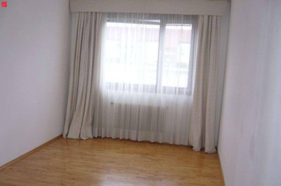 Erstes Nest: 2-Zimmer-Wohnung mit verglaster Loggia